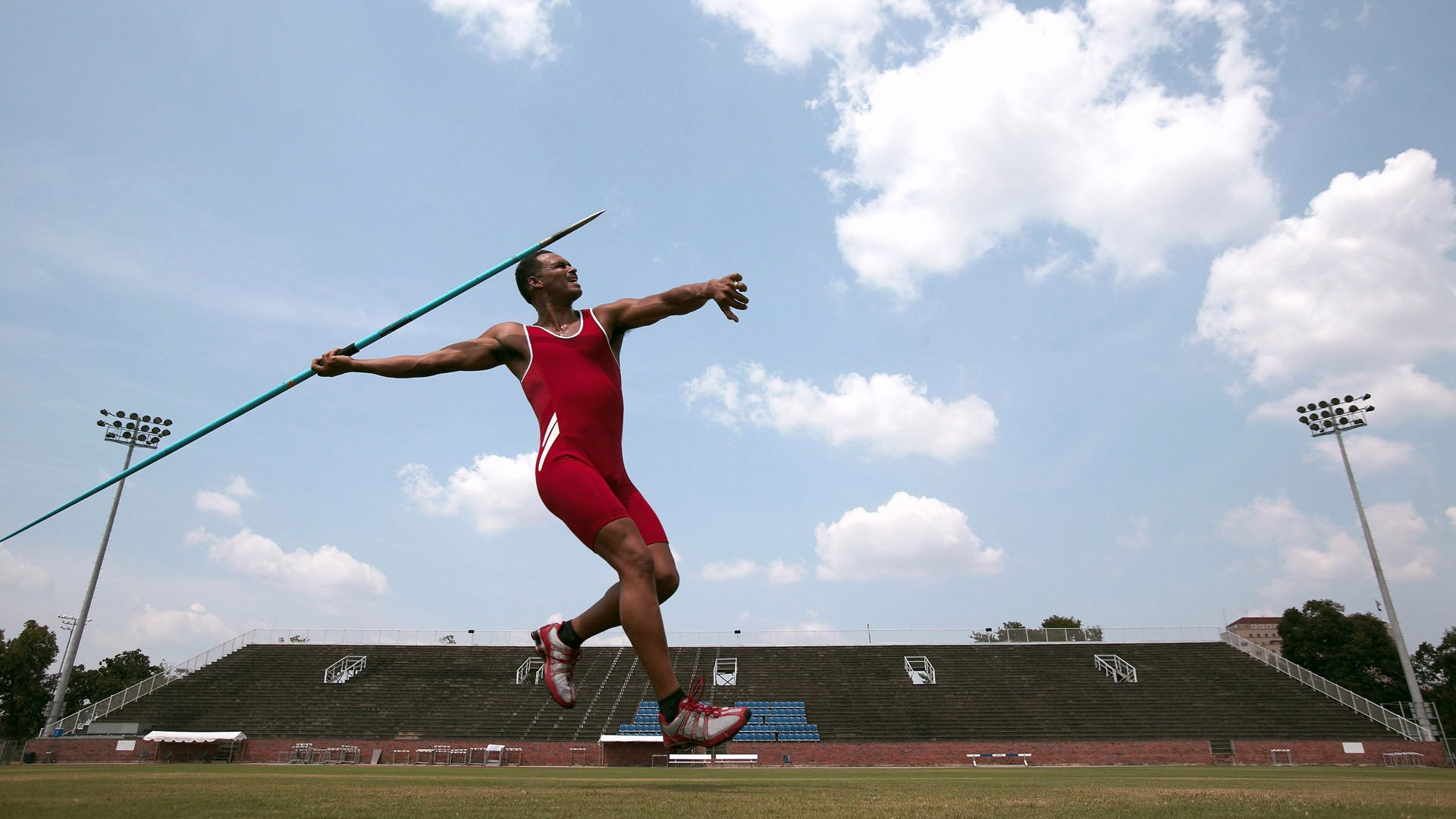 kaiyunsport-“胡利安·门德斯的进攻与防守双重威胁，助力美洲狮队实现突破”