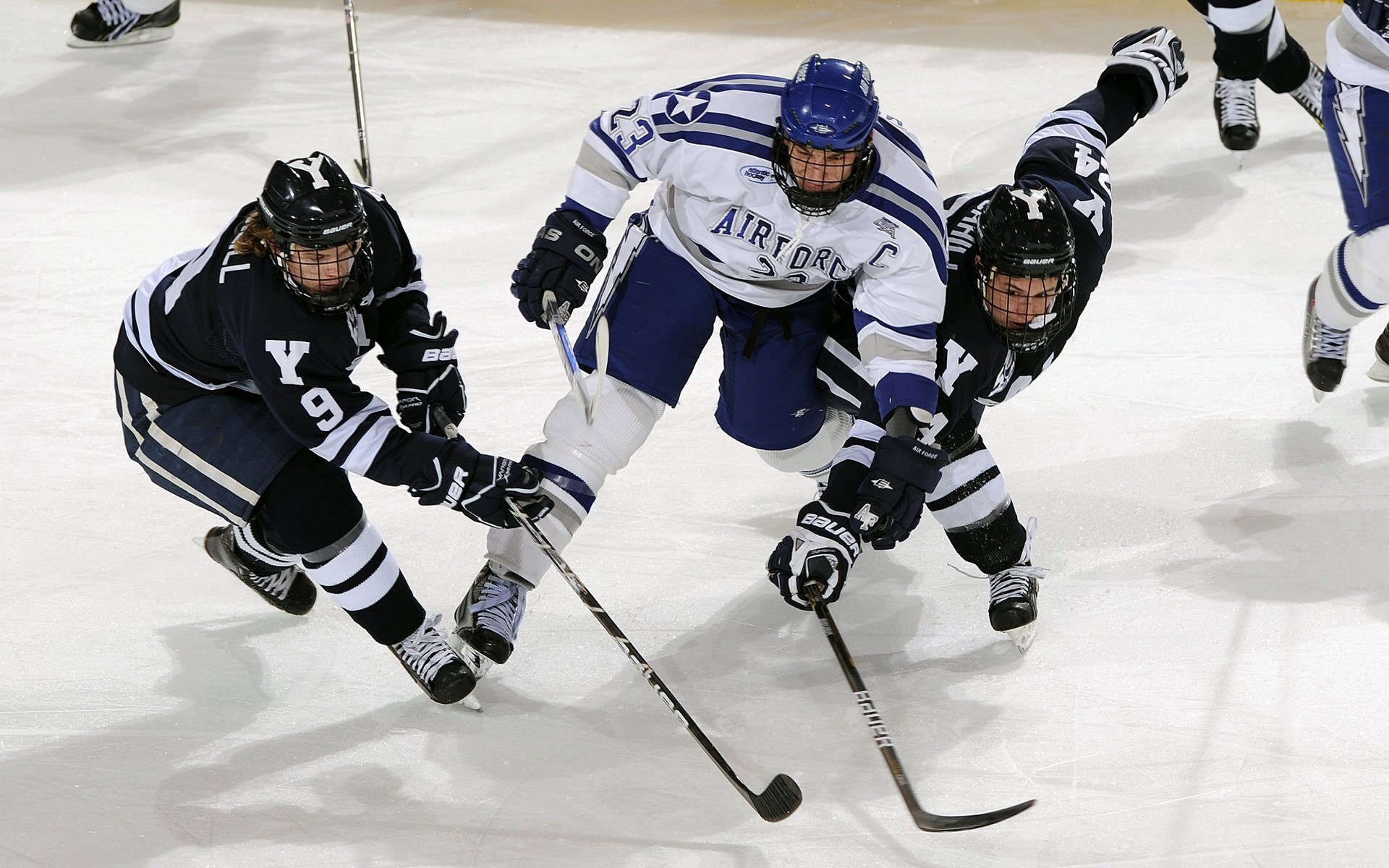 中国足球俱乐部支持青年裁判员实践锻炼机会，中国足球裁判有年龄限制吗
