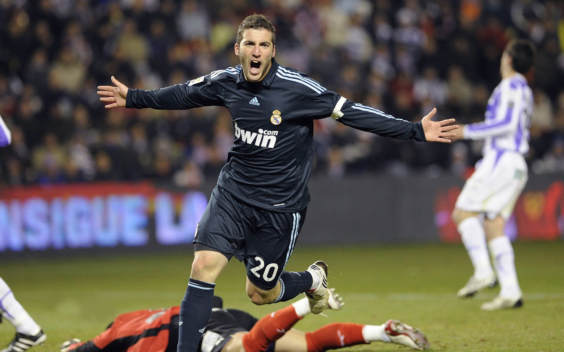 中国足球国家队训练强度科学合理安排，中国足球队训练视频